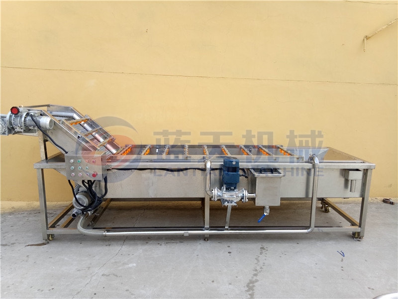 Our cucumber washing machine is very popular with customers because of its simple operation.
